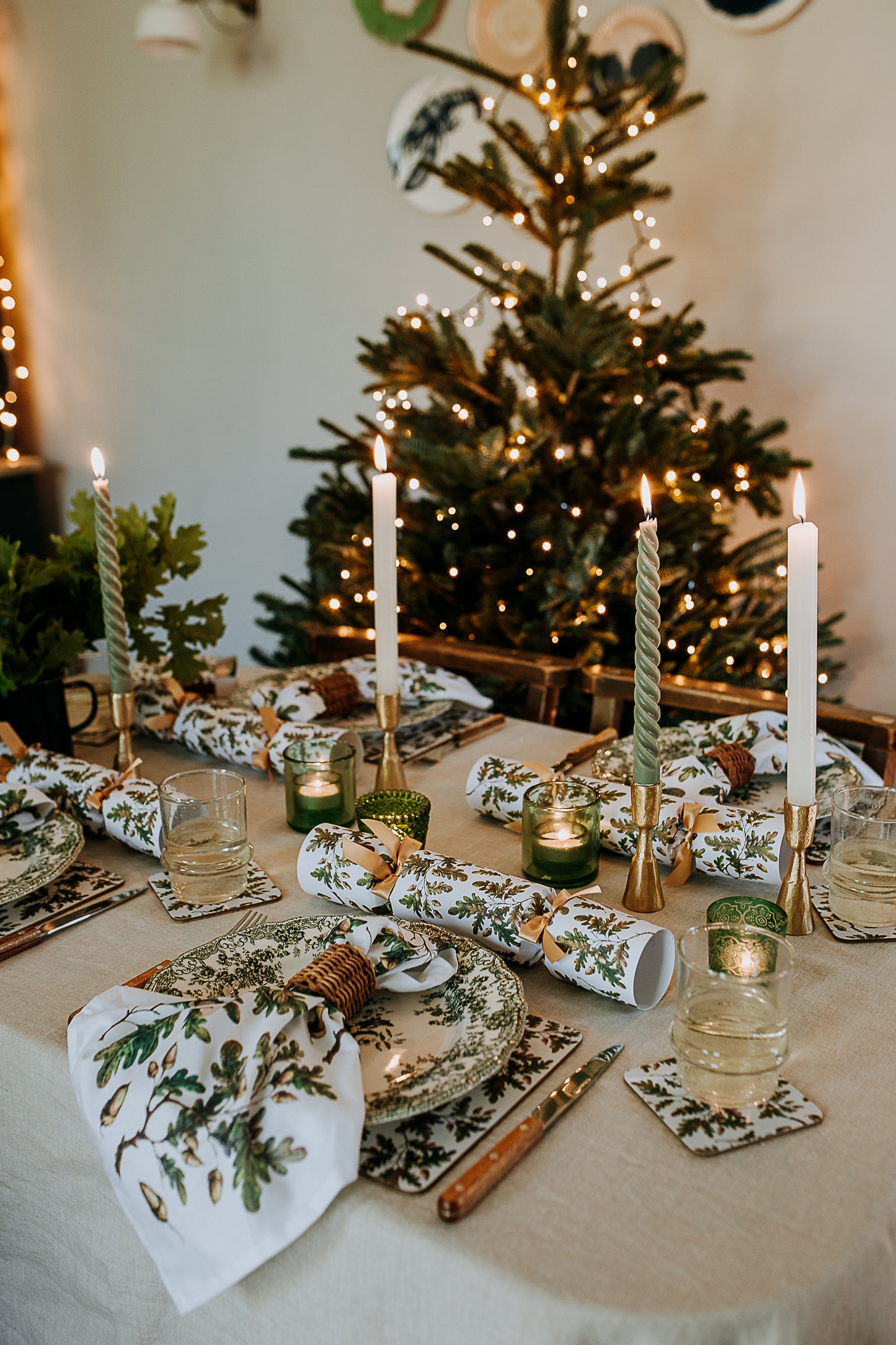 hospitality christmas crackers oak