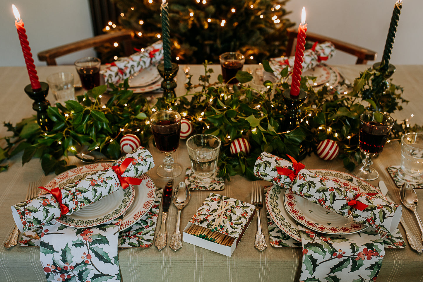 luxury christmas crackers holly