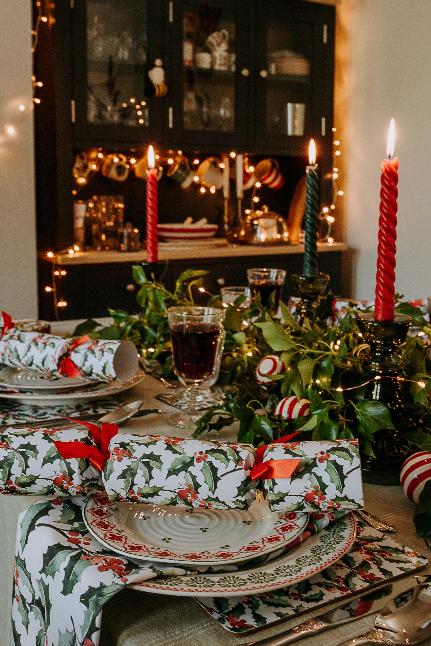 luxury christmas crackers holly bulk