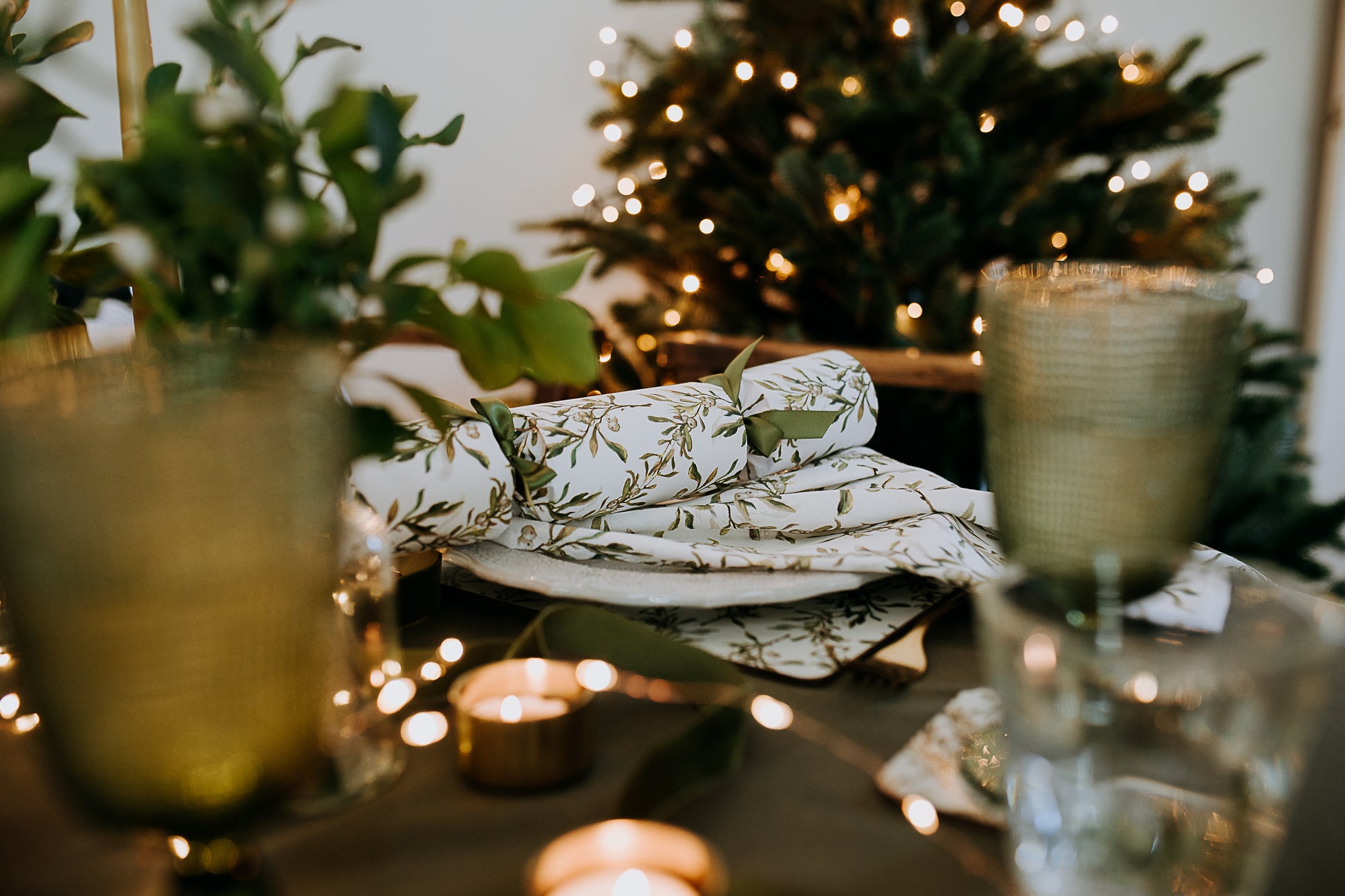 hospitality christmas crackers 